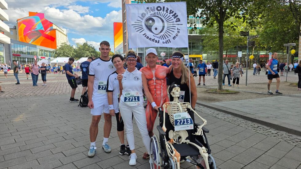 Bunt, lustig, sportlich. Die Teilnehmer des 20. Firmenlaufes sorgten für gute Stimmung. Bunt, lustig, sportlich. Die Teilnehmer des 20. Firmenlaufes sorgten für gute Stimmung.