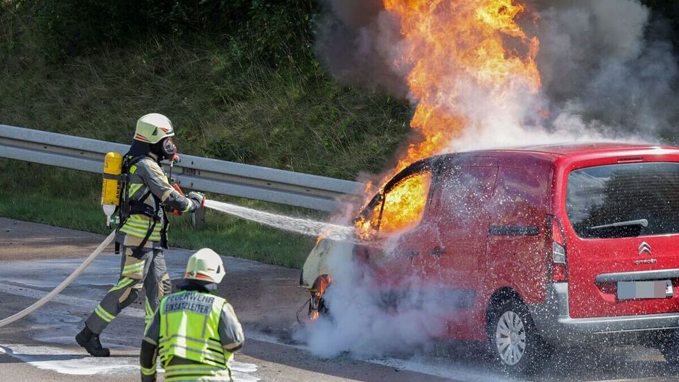 Kameraden im Löschangriff