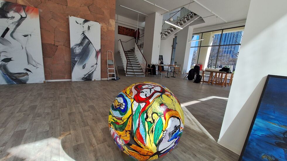 Ein erster Blick in die neue Galerie im Sporthochhaus an der Theaterstraße, die am 16. April eröffnet wird.