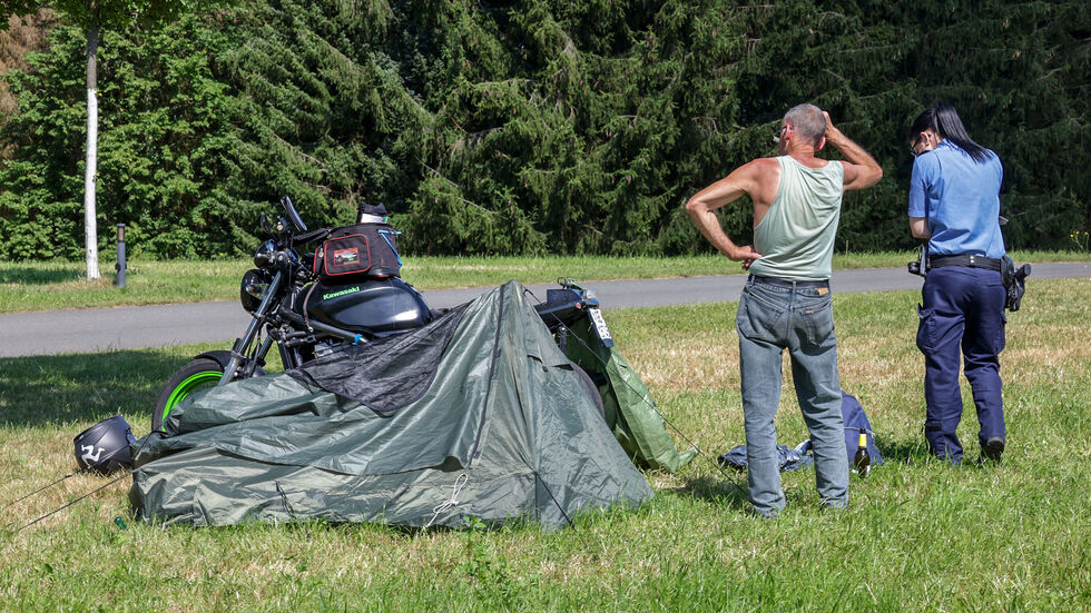 Nach einem kurzen Gespräch mit der Polizei konnte der glückliche Schweizer endlich abfahren.