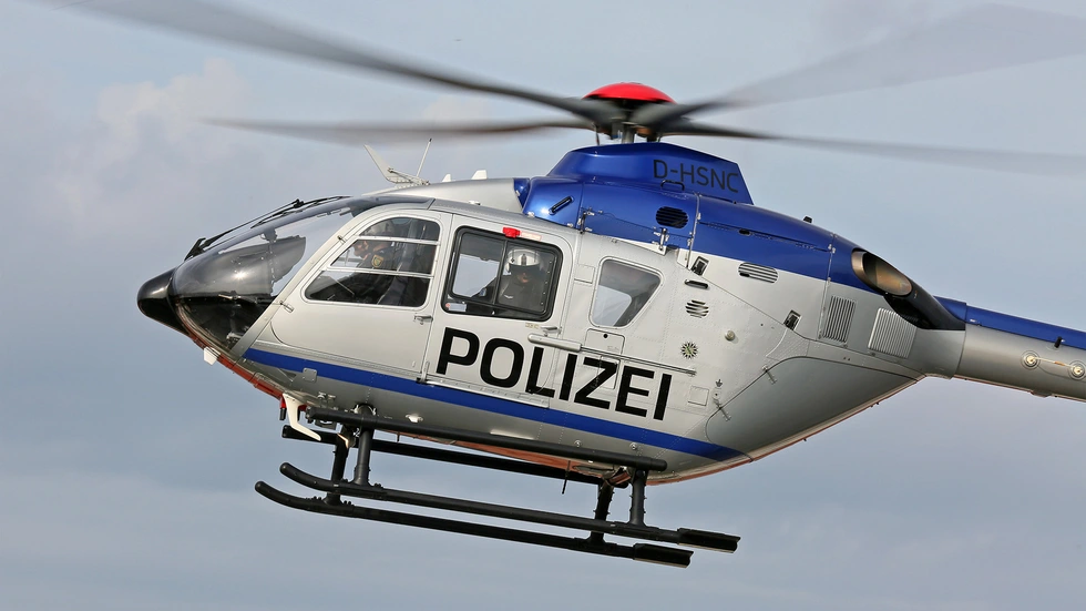 Auch ein Polizeihubschrauber kam bei der Suche nach dem verirrten Polen zum Einsatz. Auch ein Polizeihubschrauber kam bei der Suche nach dem verirrten Polen zum Einsatz.