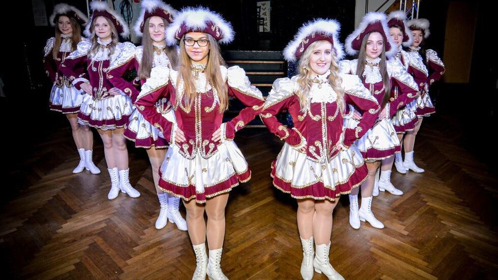 Auch die Funkengarde des Ottendorfer Carnevals Club tanzt beim Weltrekordversuch in Dresden mit Auch die Funkengarde des Ottendorfer Carnevals Club tanzt beim Weltrekordversuch in Dresden mit