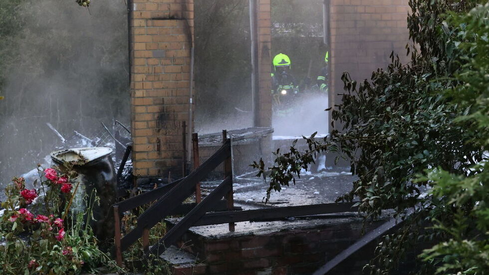 In Chemnitz ist eine Gartenlaube bei einem nächtlichen Laubenbrand vollständig niedergebrannt. Eine Person kam ums Leben. Die Polizei ermittelt zur Brandursache. In Chemnitz ist eine Gartenlaube bei einem nächtlichen Laubenbrand vollständig niedergebrannt. Eine Person kam ums Leben. Die Polizei ermittelt zur Brandursache.