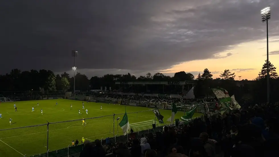 Der Chemnitzer FC hat Chemie Leipzig während des Sonnenuntergangs am Sonntagabend im Alfred-Kunze-Sportpark besiegt. Der Chemnitzer FC hat Chemie Leipzig während des Sonnenuntergangs am Sonntagabend im Alfred-Kunze-Sportpark besiegt.