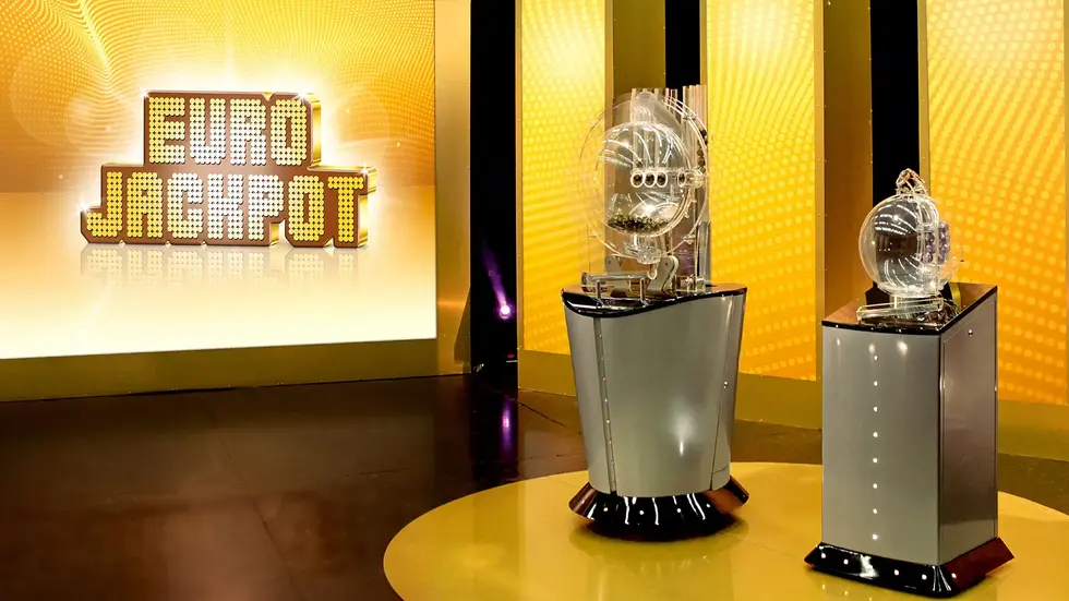 Ein Lotto-Spieler aus Chemnitz gewinnt beim Eurojackpot rund 536.000 Euro und verpasst den 32-Millionen-Jackpot nur um eine Zahl.
Ein Lotto-Spieler aus Chemnitz gewinnt beim Eurojackpot rund 536.000 Euro und verpasst den 32-Millionen-Jackpot nur um eine Zahl.