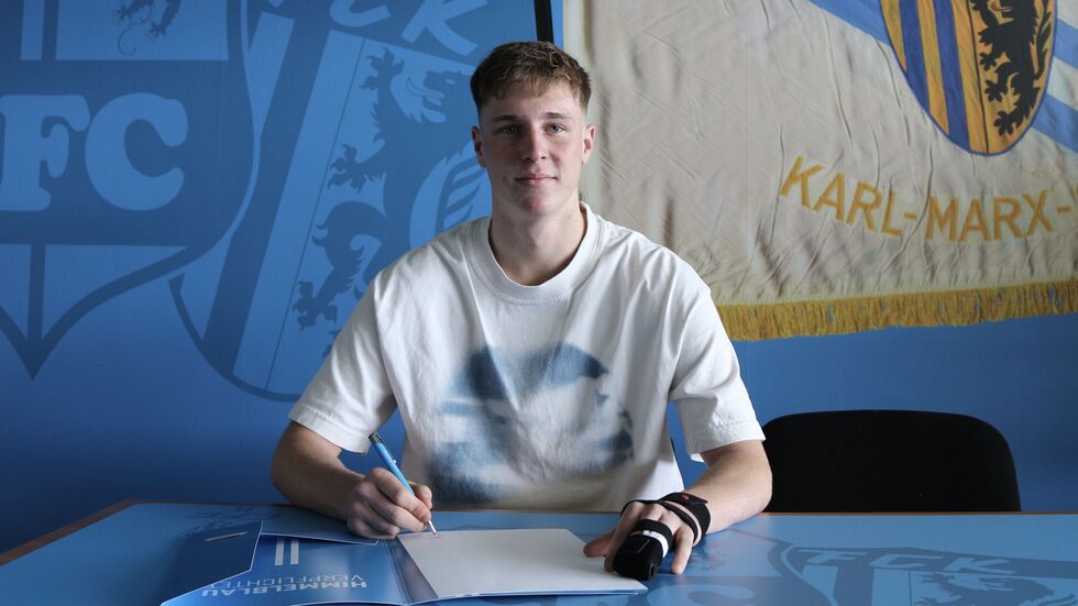 Der Chemnitzer FC hat den zweiten Neuzugang für die kommende Saison verpflichtet: Johannes Pistol wechselt ablösefrei vom Ligakonkurrenten ZFC Meuselwitz an die Gellertstraße. Der Chemnitzer FC hat den zweiten Neuzugang für die kommende Saison verpflichtet: Johannes Pistol wechselt ablösefrei vom Ligakonkurrenten ZFC Meuselwitz an die Gellertstraße.