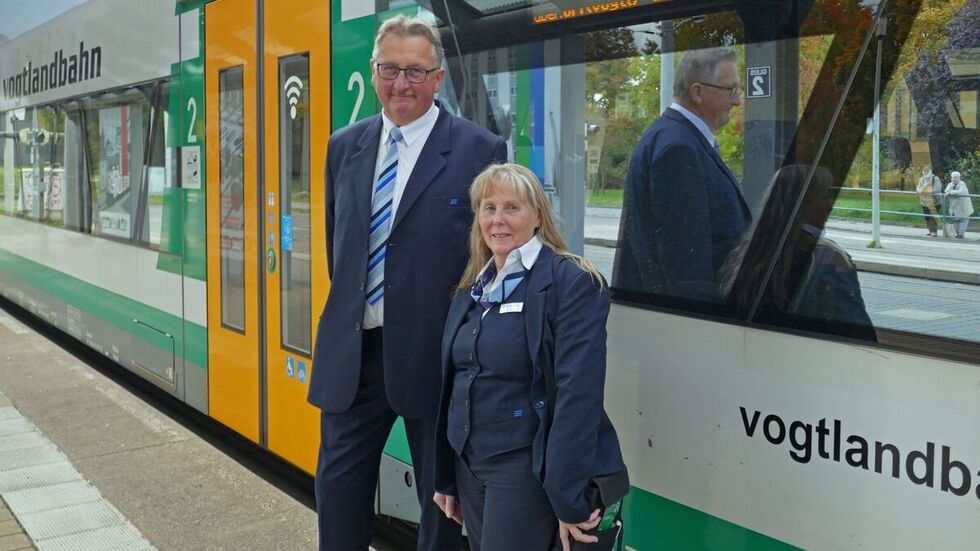 Mit Beginn der Herbstferien fahren in jeder Vogtlandbahn Zugbeleiterinnen oder Zugbeleiter mit.