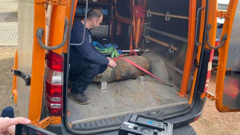 Hier wird die Bombe abtransportiert 